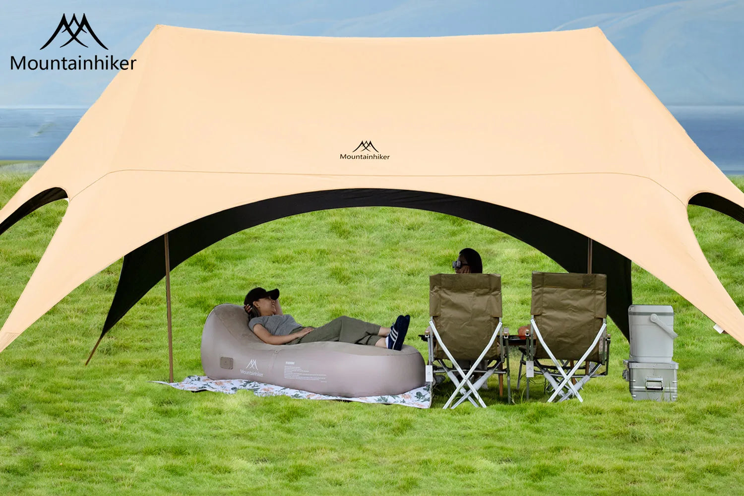 Outdoor sunshade umbrella. Suitable for outdoor recreational activities, camping, and patios.