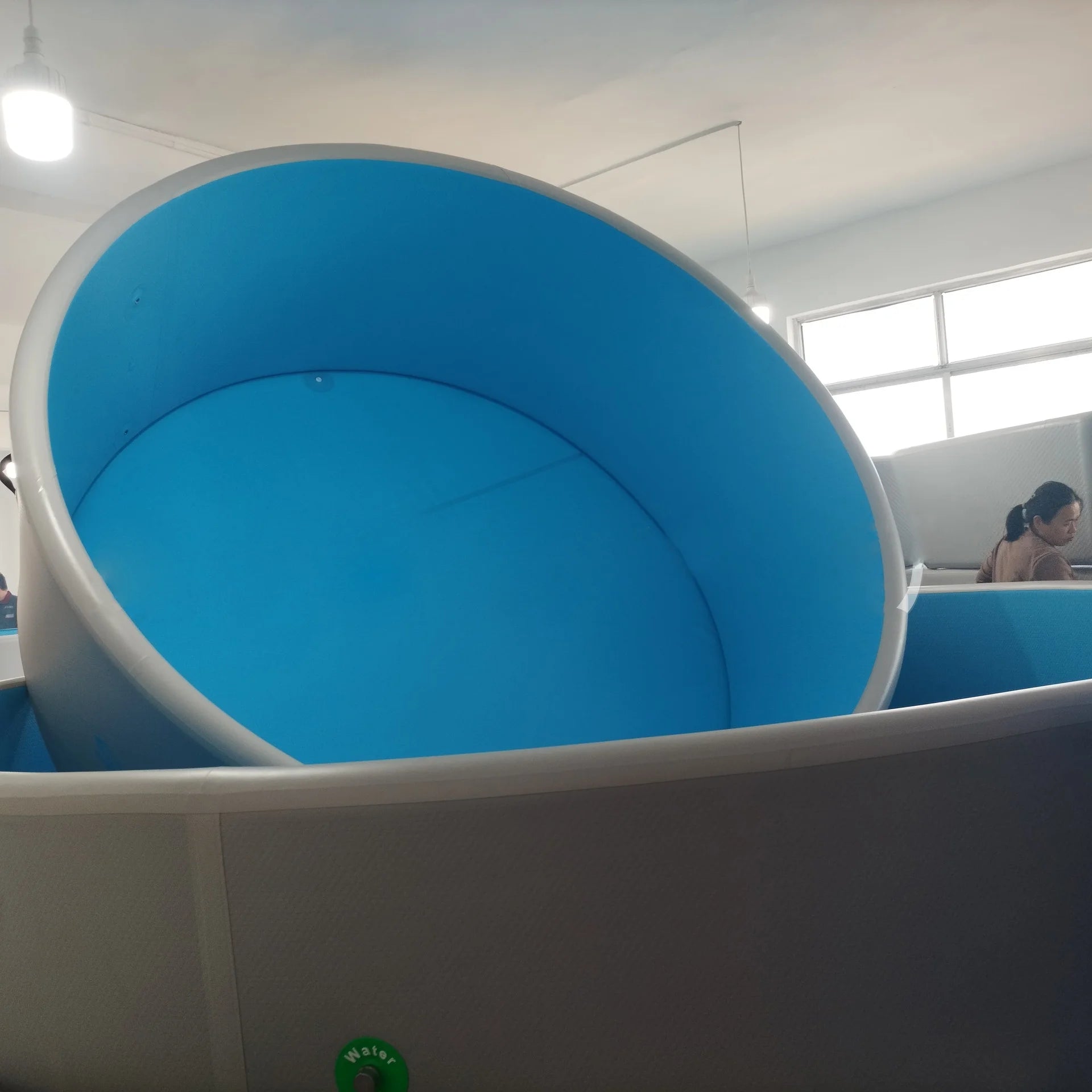 Round Outdoor Massage Hot Tubs SPA Pool 2-4 Person  Pool