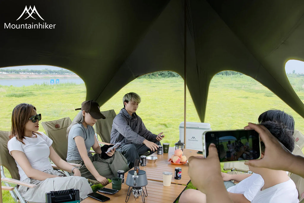 Outdoor sunshade umbrella. Suitable for outdoor recreational activities, camping, and patios.