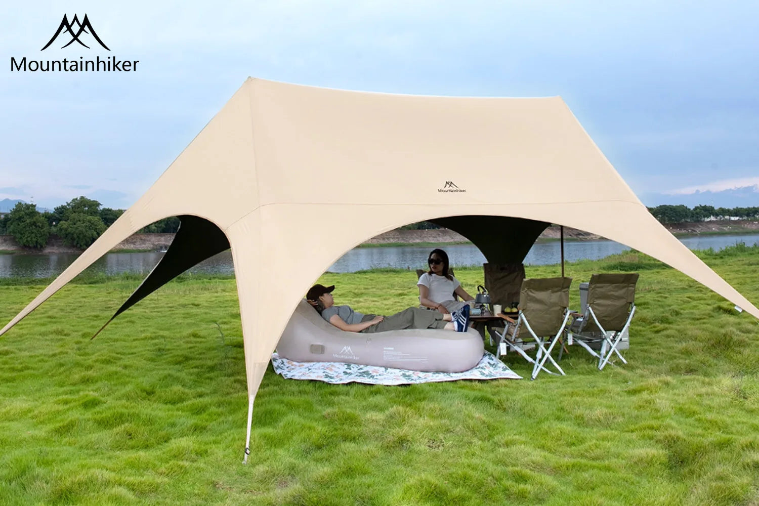 Outdoor sunshade umbrella. Suitable for outdoor recreational activities, camping, and patios.
